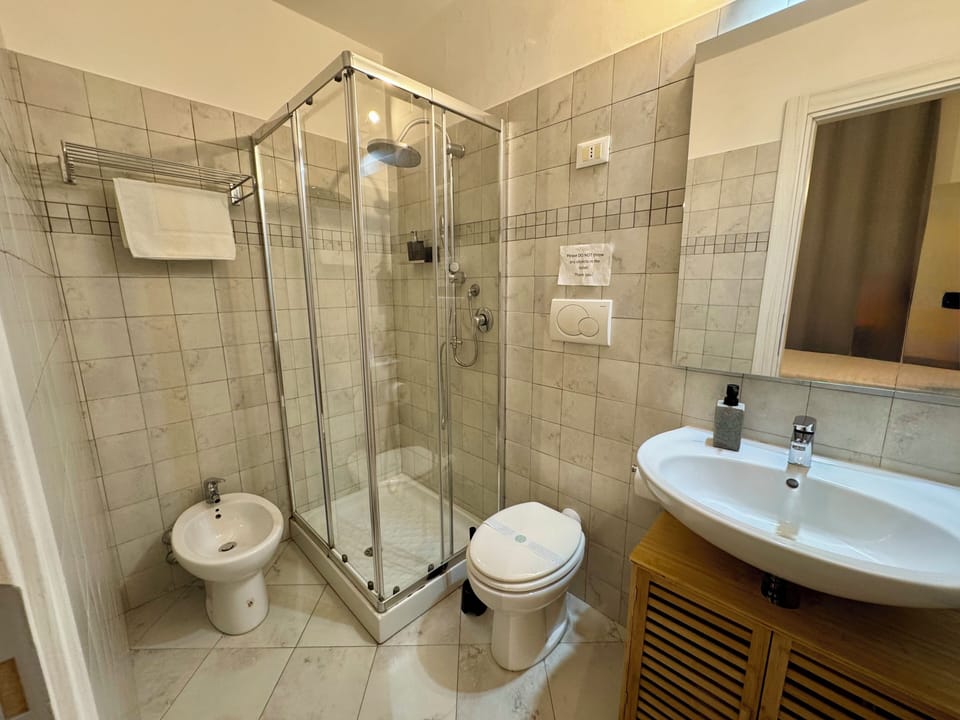 Classic Room, Balcony | Bathroom | Hair dryer, bidet, towels, soap