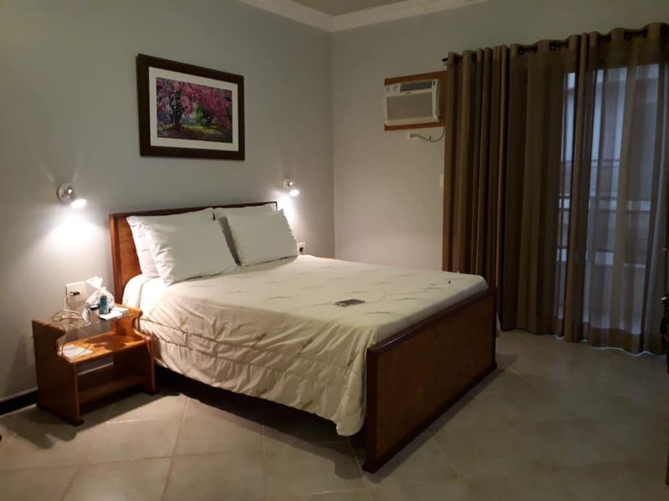 Standard Double or Twin Room | Minibar, in-room safe, desk, free WiFi