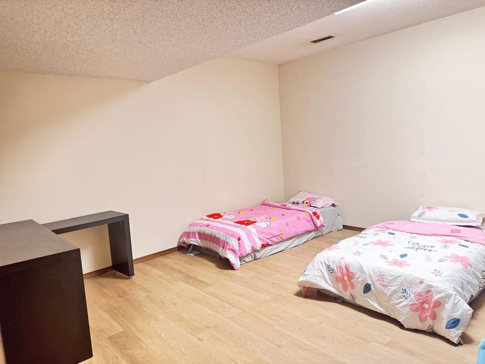 Comfort Triple Room | Desk
