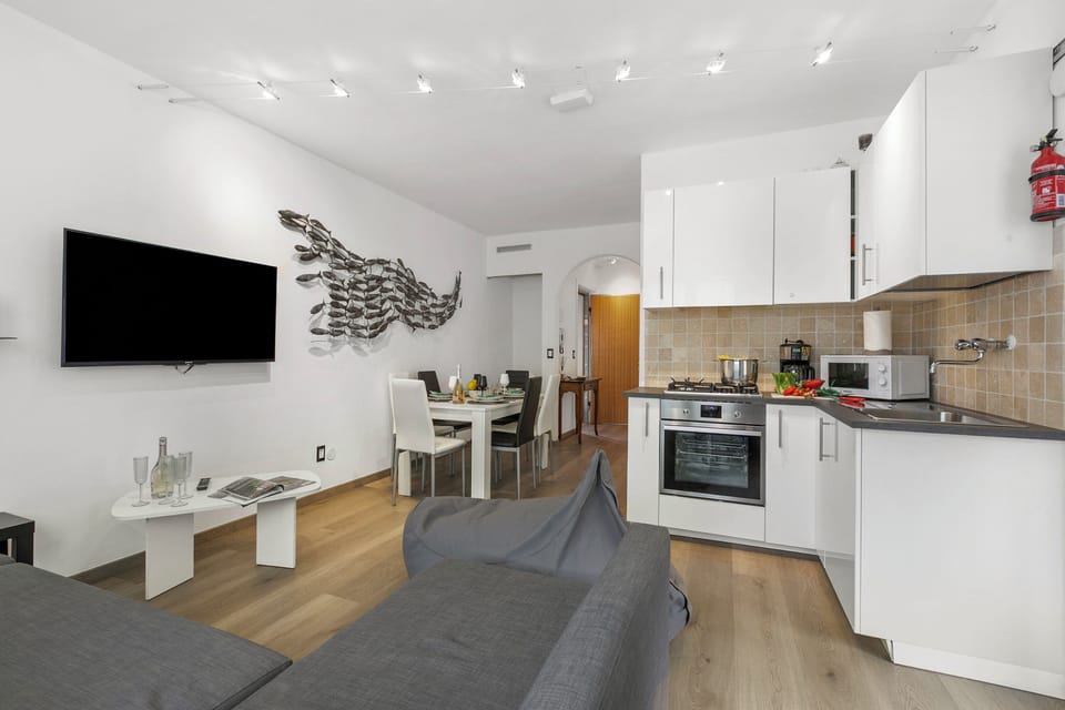 Family Apartment, Multiple Bedrooms (Margherita Apartment) | Private kitchen | Fridge, microwave, oven, stovetop