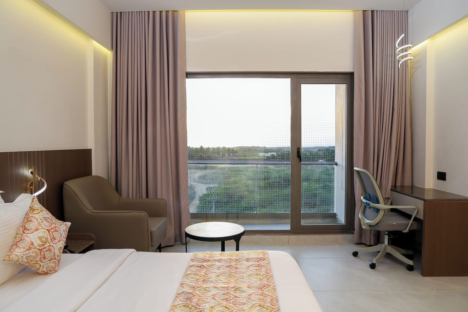 Club Room, Garden View | Desk, free WiFi, bed sheets