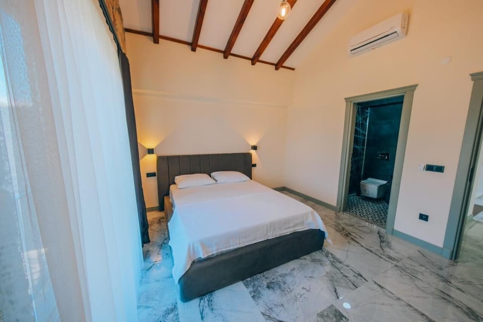 Deluxe Villa, 4 Bedrooms, Private Pool | Free cribs/infant beds, free WiFi, bed sheets, wheelchair access