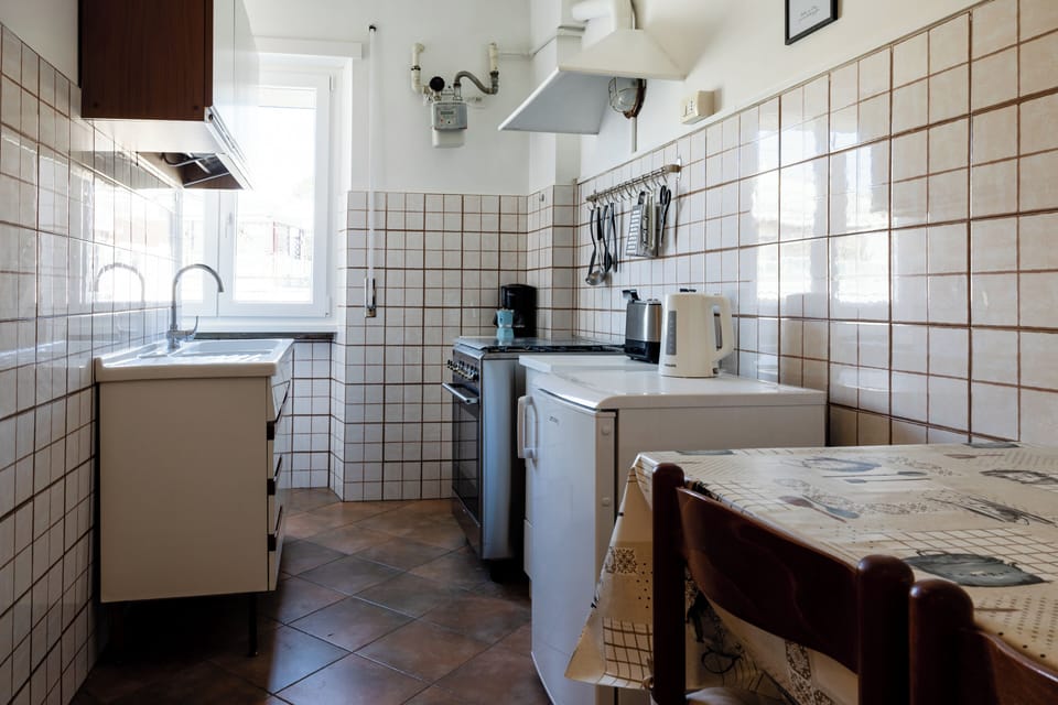 Apartment (2 Bedrooms) | Private kitchenette | Oven