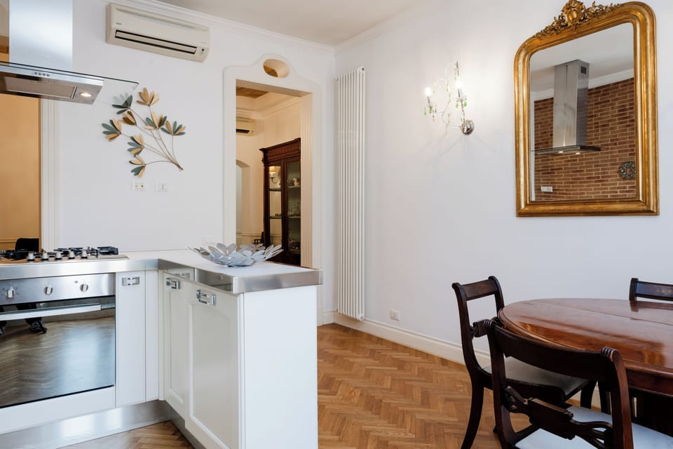 Apartment (3 Bedrooms) | Private kitchenette | Microwave, oven, electric kettle