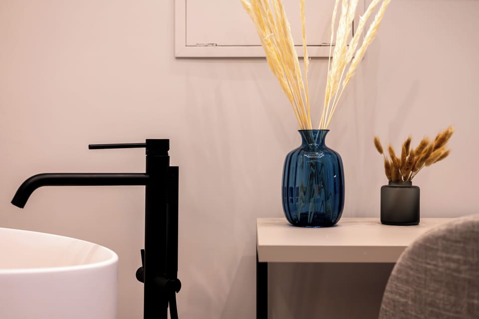 Apartment (2 Bedrooms) | Bathroom | Shower, bidet, towels