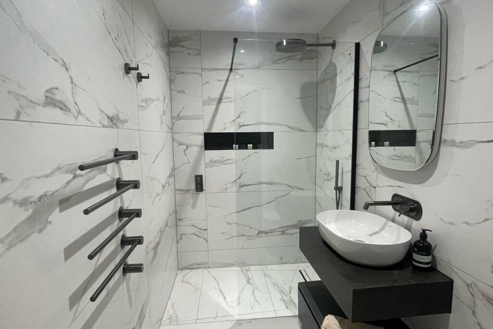Standard Double Room | Bathroom | Free toiletries, hair dryer, towels, soap