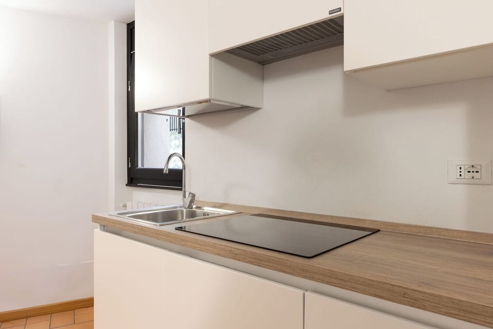 Basic Studio | Private kitchen | Espresso maker, electric kettle