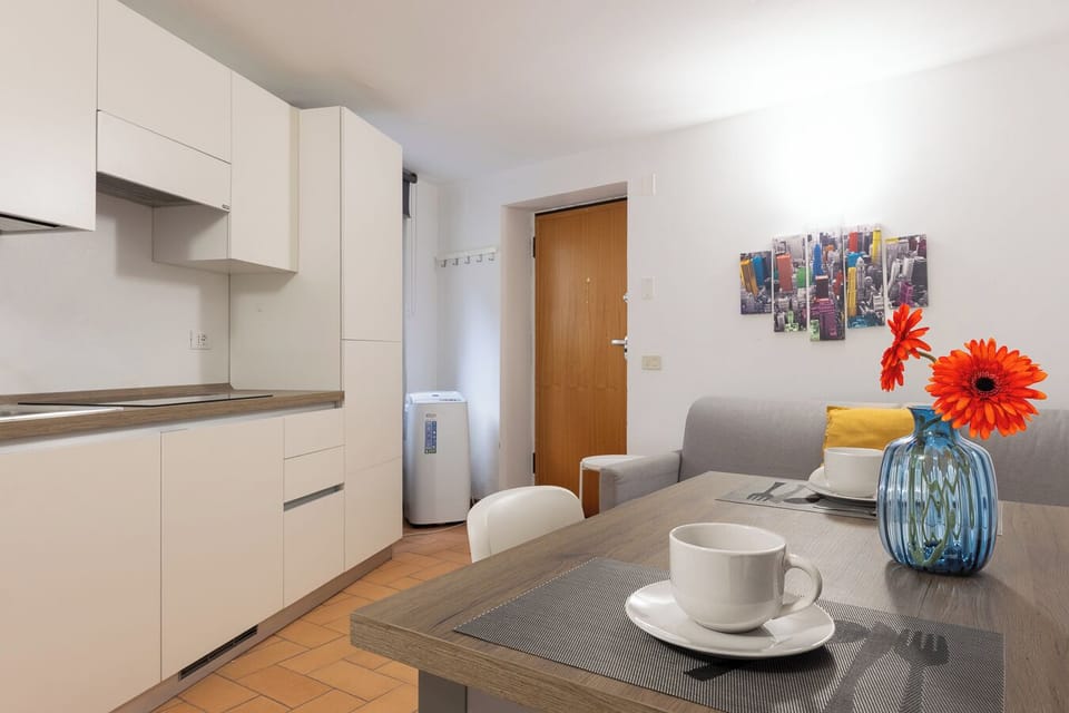 Basic Studio | Private kitchen | Espresso maker, electric kettle
