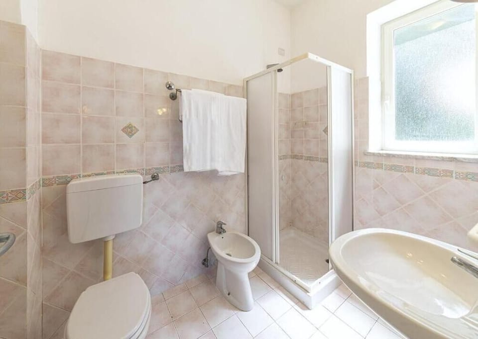 Family Room | Bathroom