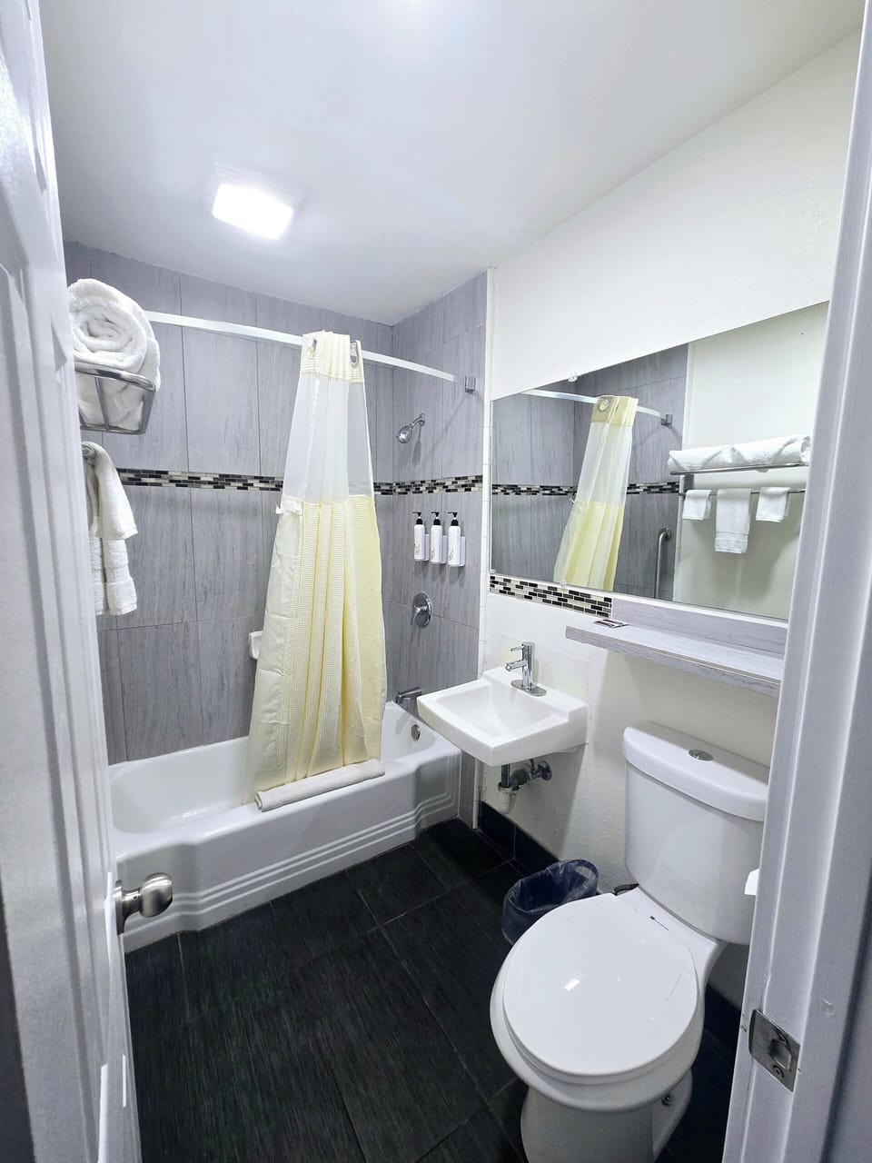 Standard Room, 1 King Bed | Bathroom | Combined shower/tub, free toiletries, towels, soap