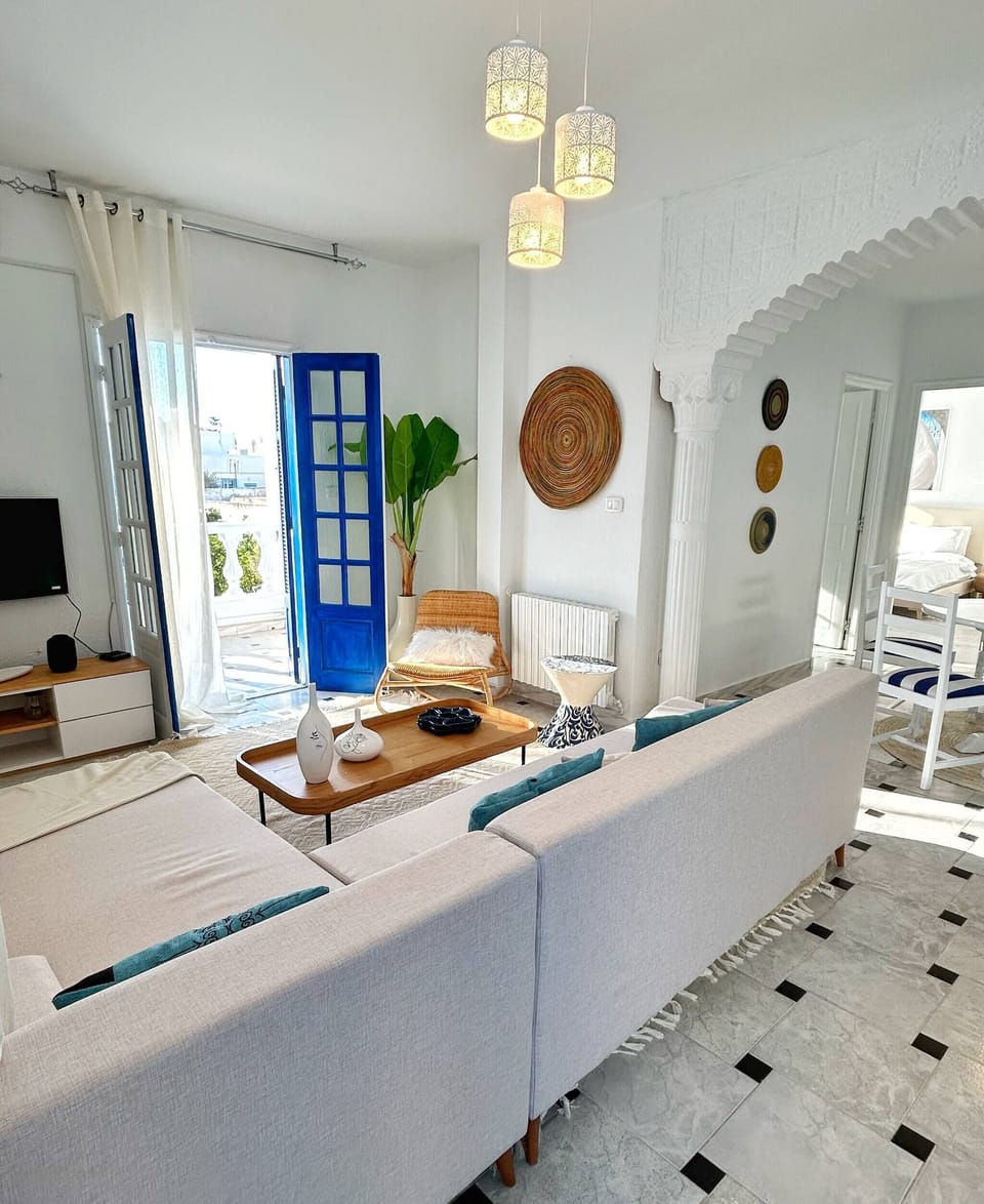 Apartment, 3 Bedrooms, Balcony, City View | Living room
