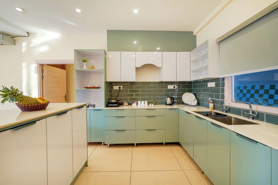 Luxury Villa, Balcony, Mountain View | Private kitchen
