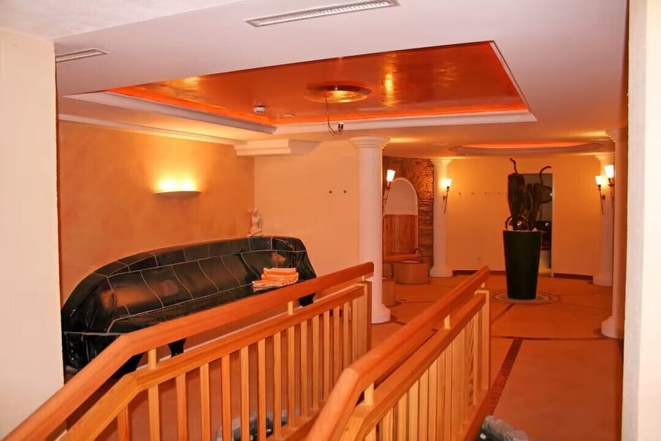 Sauna, steam room