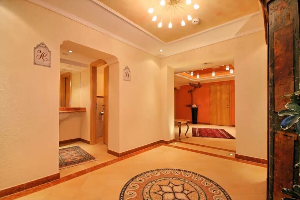 Sauna, steam room