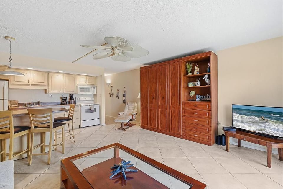 Condo (Mariner's Cove 405) | Living area