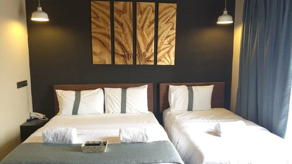 Deluxe Triple Room, Multiple Beds | Premium bedding, iron/ironing board, free WiFi, bed sheets