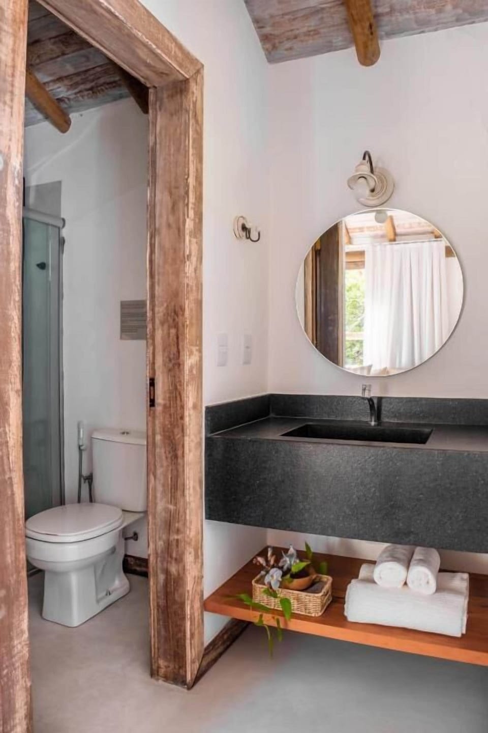 Deluxe Studio, Lanai, Garden View | Bathroom