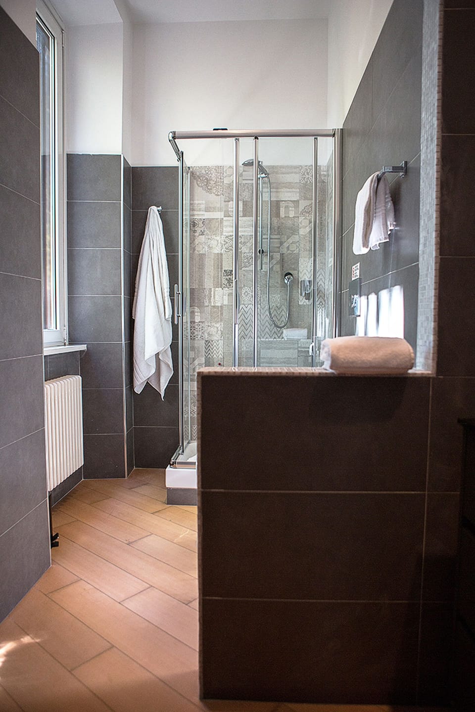 Superior Double Room | Bathroom | Rainfall showerhead, hair dryer, towels