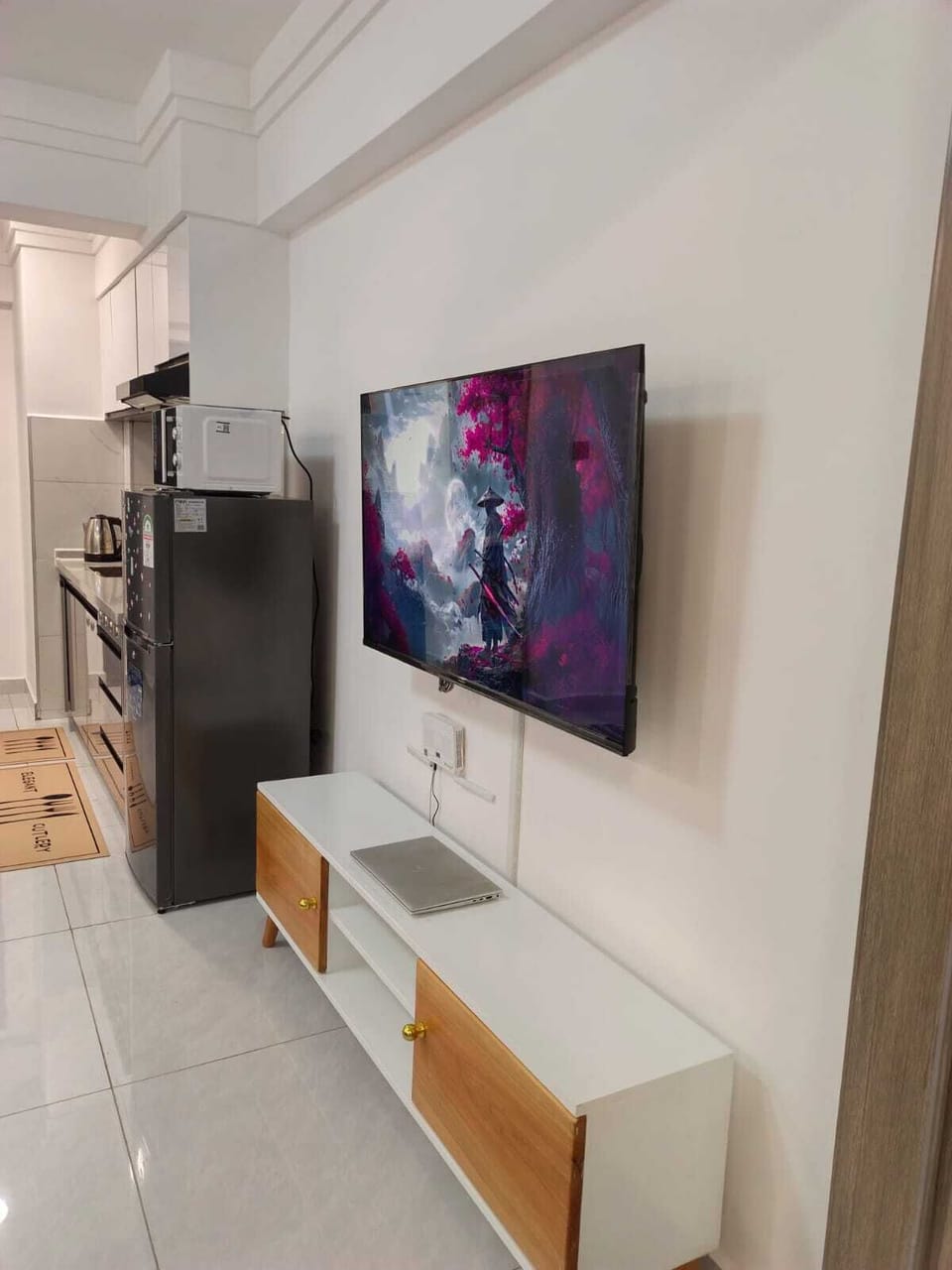 Deluxe Apartment, City View | Private kitchen | Fridge, oven, stovetop, cookware/dishes/utensils