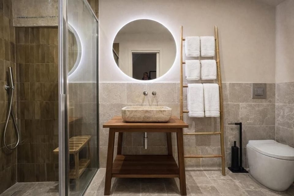 Deluxe Double Room, Patio, Courtyard View | Bathroom | Shower, free toiletries, hair dryer, bidet