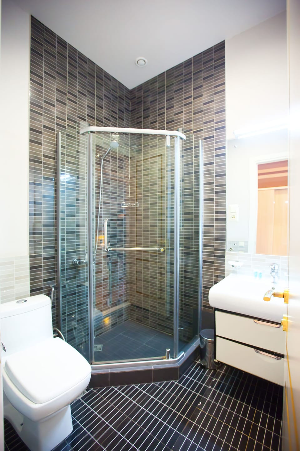 Standard Double Room, Balcony | Bathroom | Free toiletries, hair dryer, bathrobes, slippers