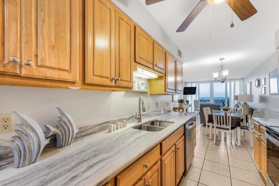 Condo, 1 King Bed with Sofa bed (Island Shores 152) | Private kitchen