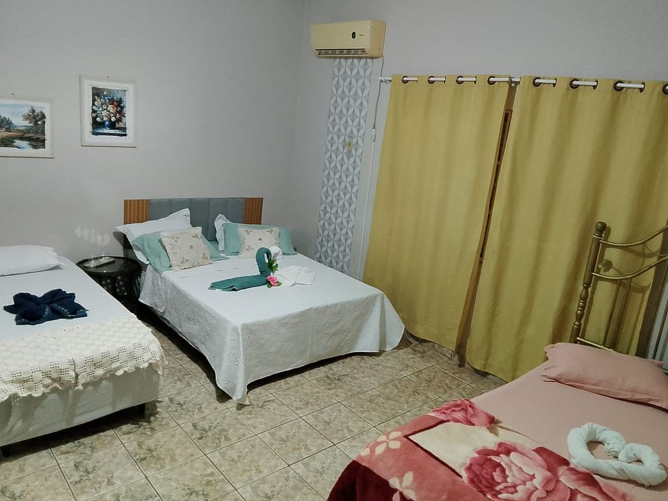 Family Room | Iron/ironing board, free WiFi