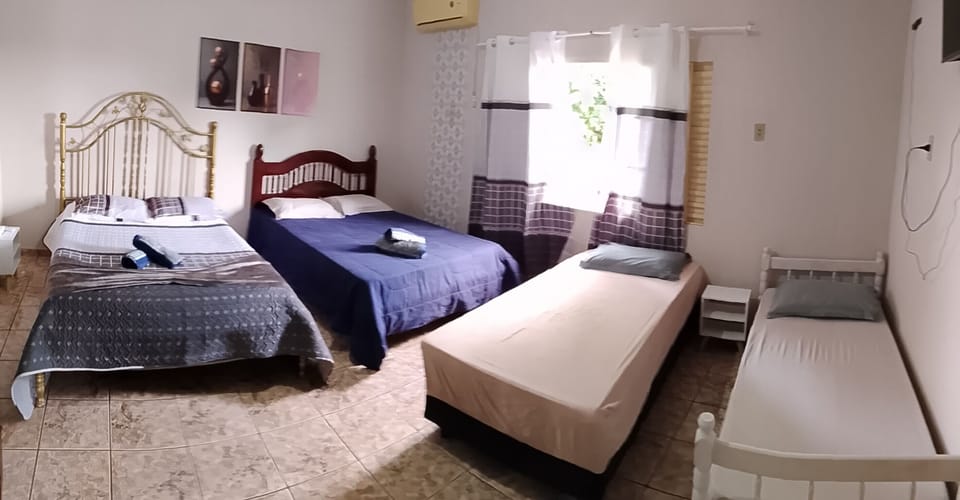 Family Room | Iron/ironing board, free WiFi