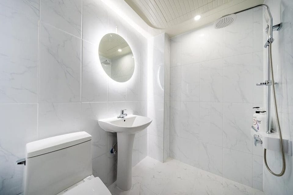 Standard Room | Bathroom