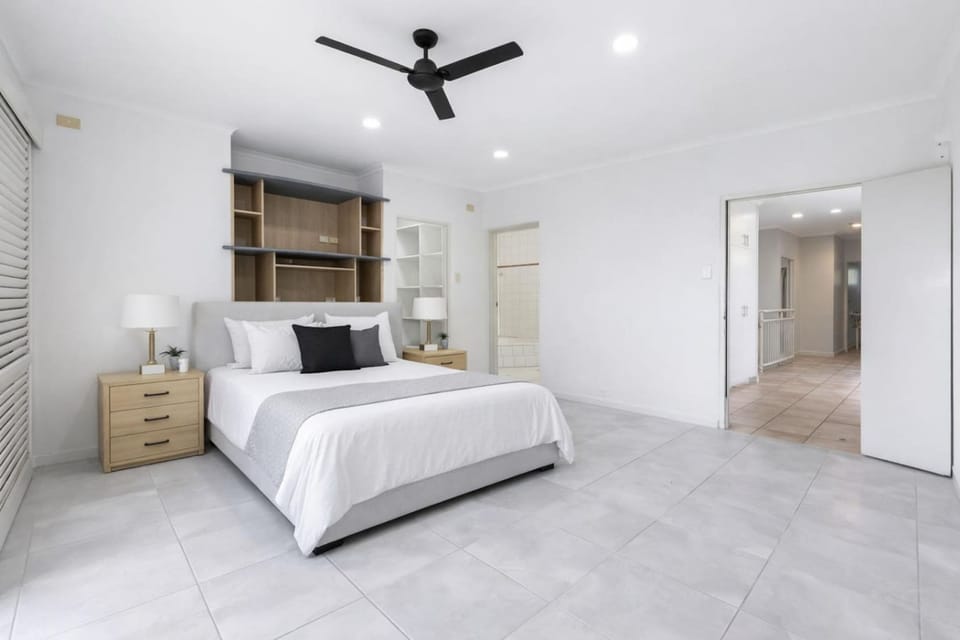 Cullen Bay Retreat Pool Balcony Marina Stroll House in Darwin