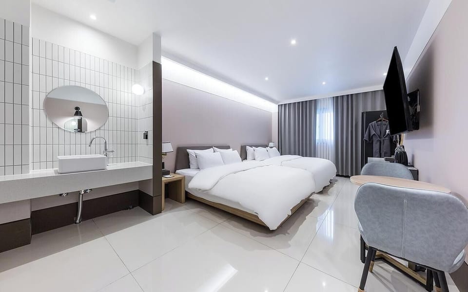 Premium bedding, down comforters, desk, laptop workspace