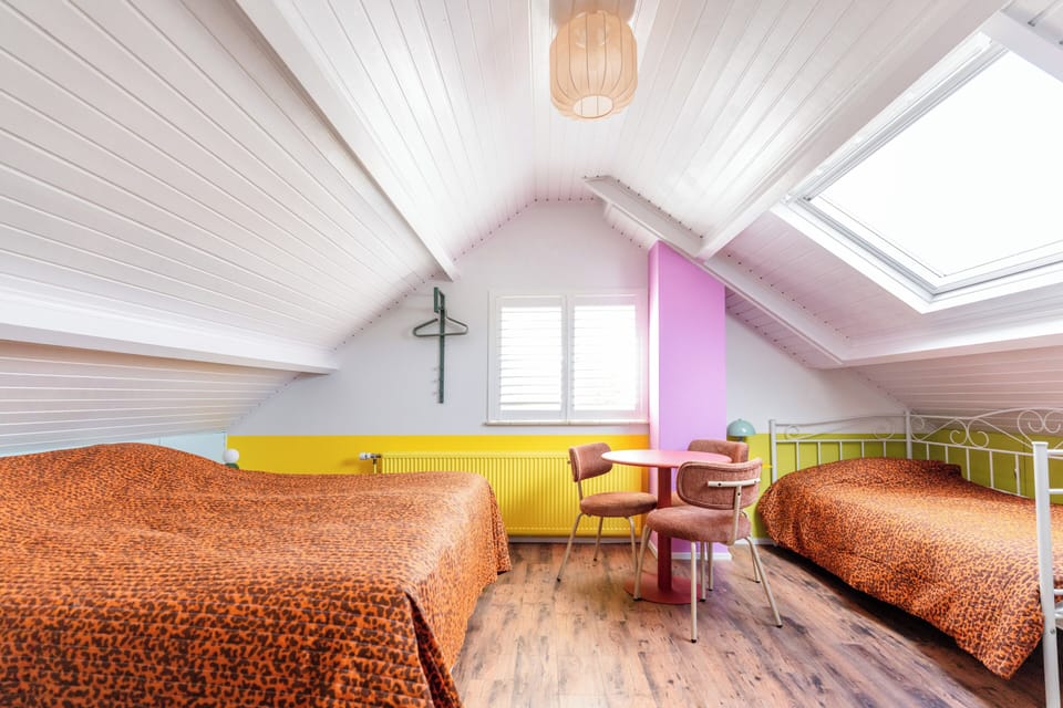 Hypo-allergenic bedding available, in-room safe, WiFi (free), bed sheets