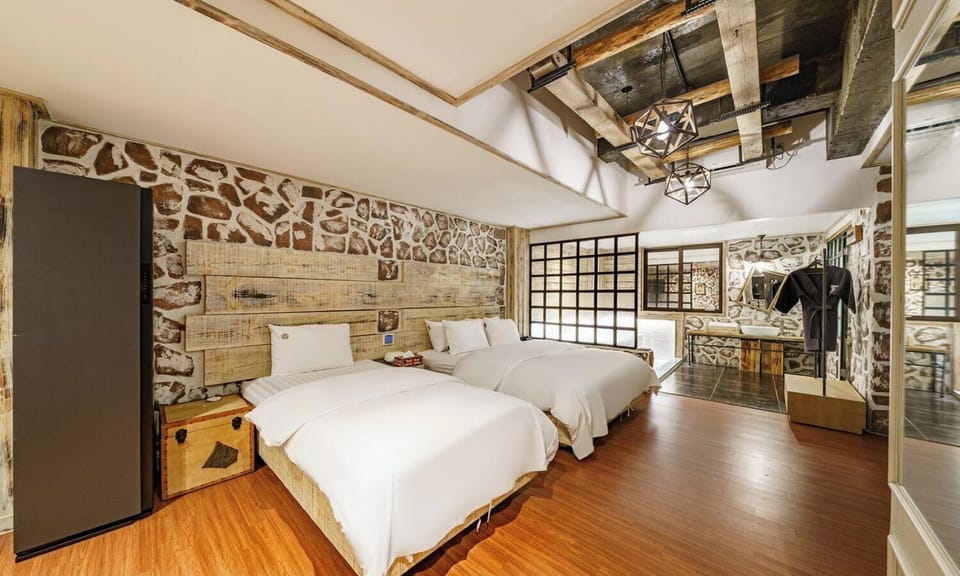 Suite Dot Family Room | Hypo-allergenic bedding, desk, laptop workspace, free WiFi