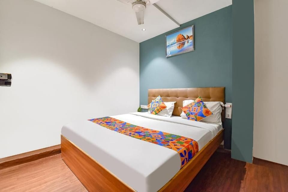 Deluxe Double Room, City View | Desk, laptop workspace, free WiFi