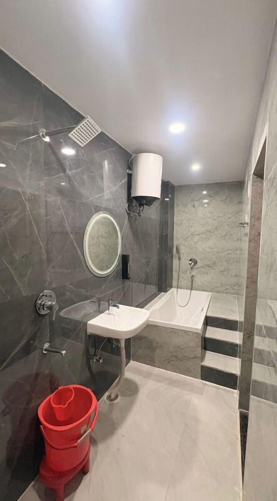 Super Suit Room | Bathroom