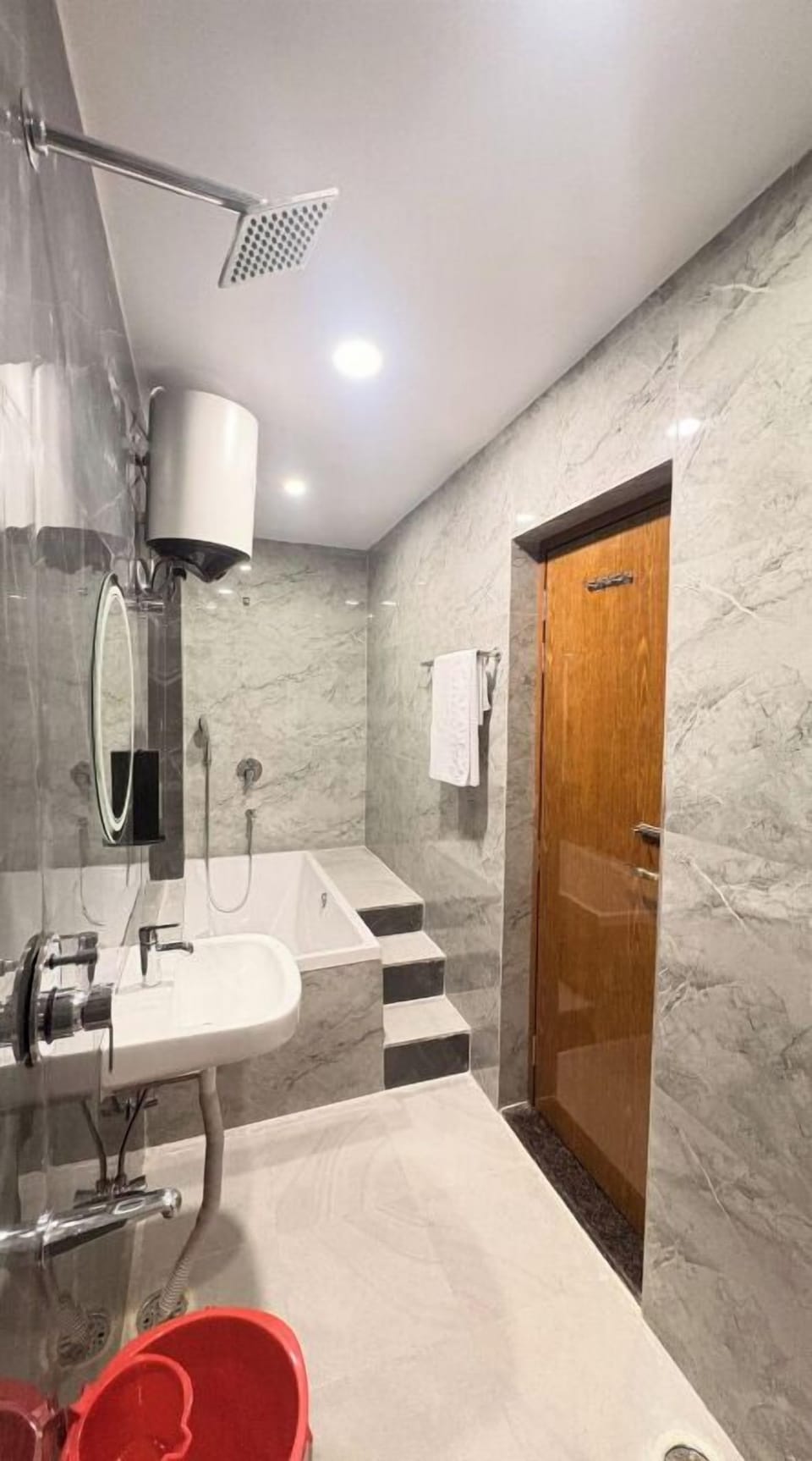 Super Suit Room | Bathroom