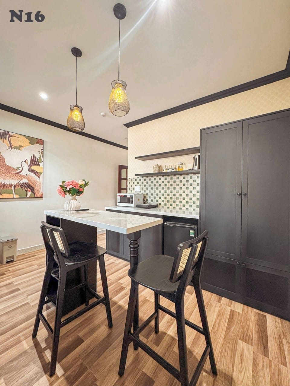 Classic Studio Suite, 1 King Bed, Balcony, City View | Private kitchen | Mini-fridge, microwave, stovetop, cookware/dishes/utensils