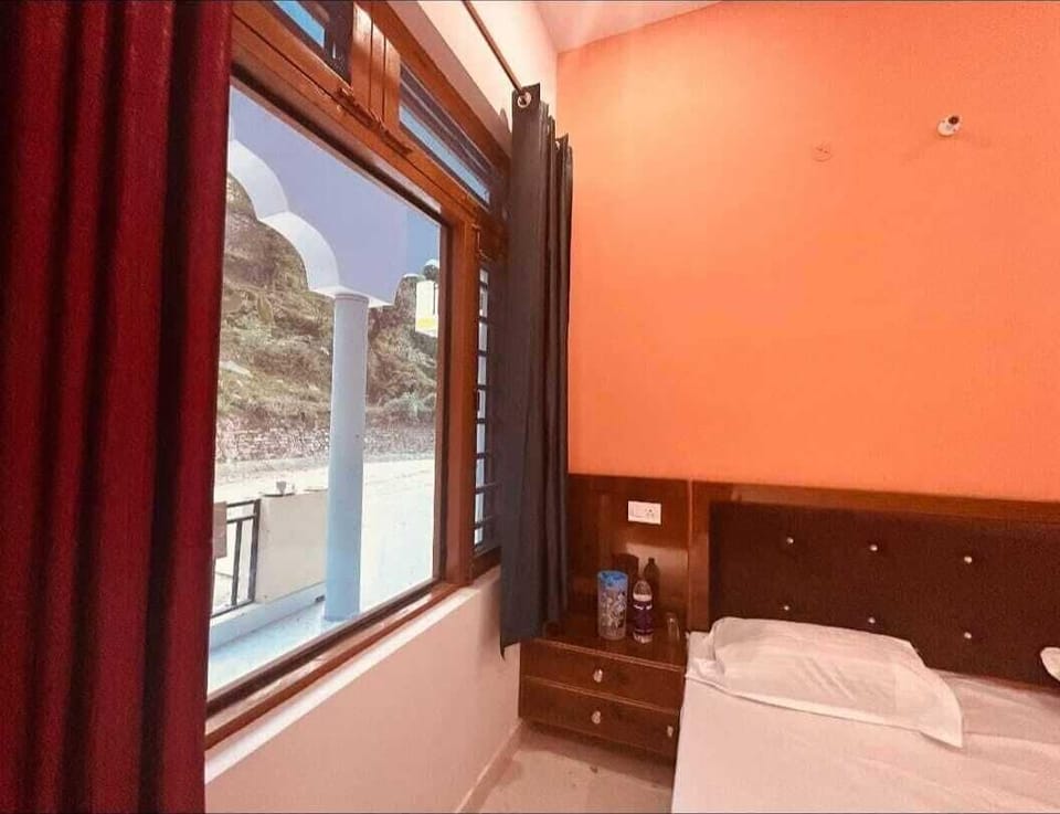 Desk, laptop workspace, free WiFi