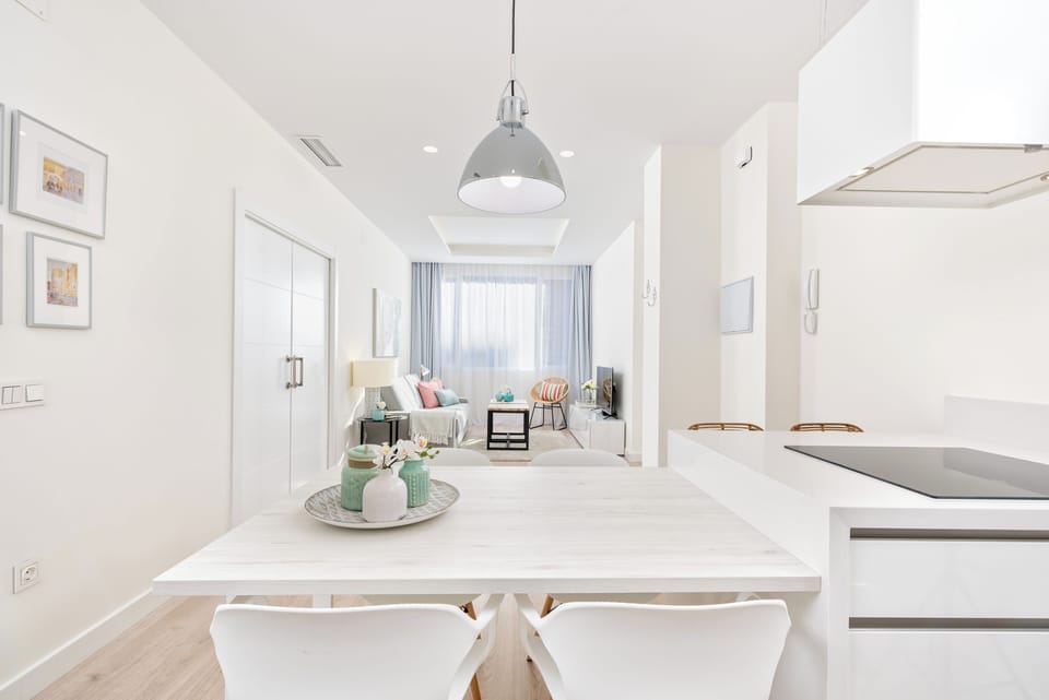 Deluxe Apartment, 1 Bedroom, City View | Dining