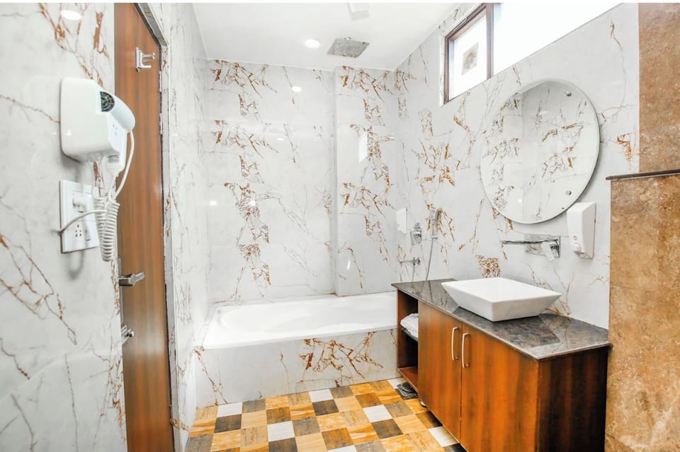 Royal Double Room, Air conditioning | Bathroom | Shower, rainfall showerhead, towels, soap
