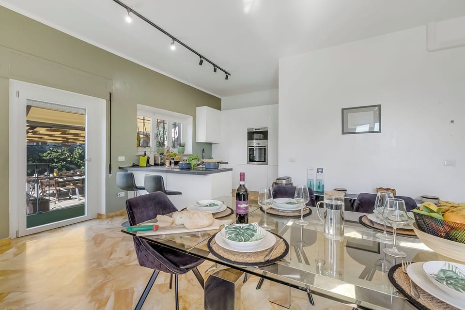 Family House, 4 Bedrooms, Balcony (Villa Talamone With Beautiful Sea) | Dining
