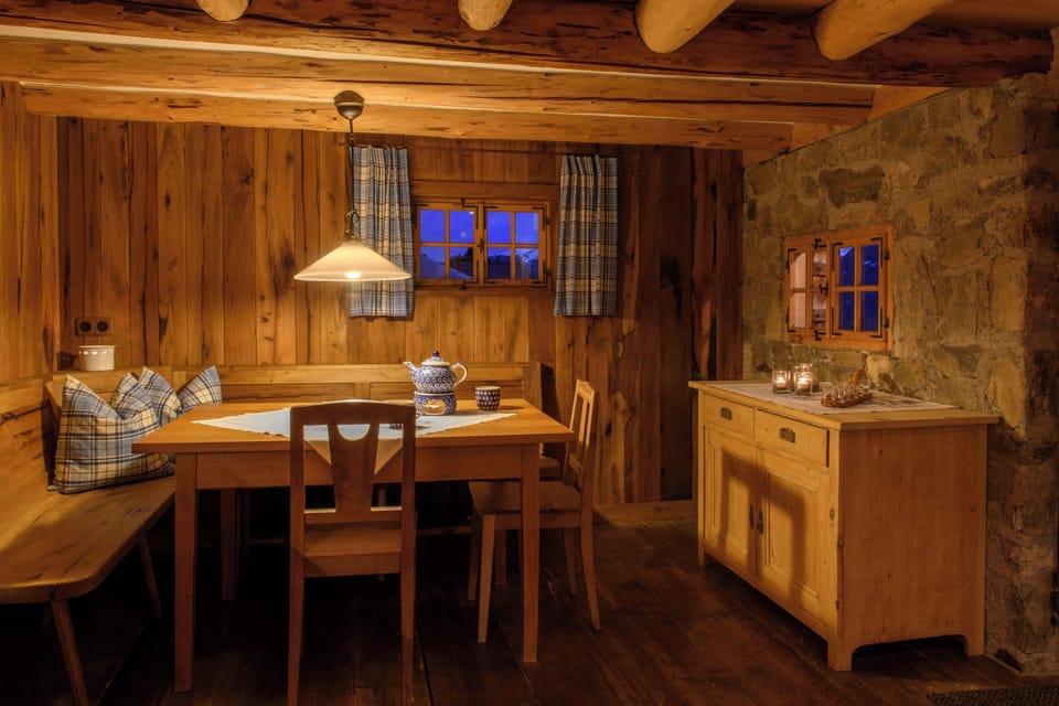 Chalet, 3 Bedrooms, Mountain View | Dining