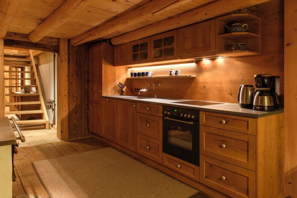 Chalet, 3 Bedrooms, Mountain View | Private kitchen