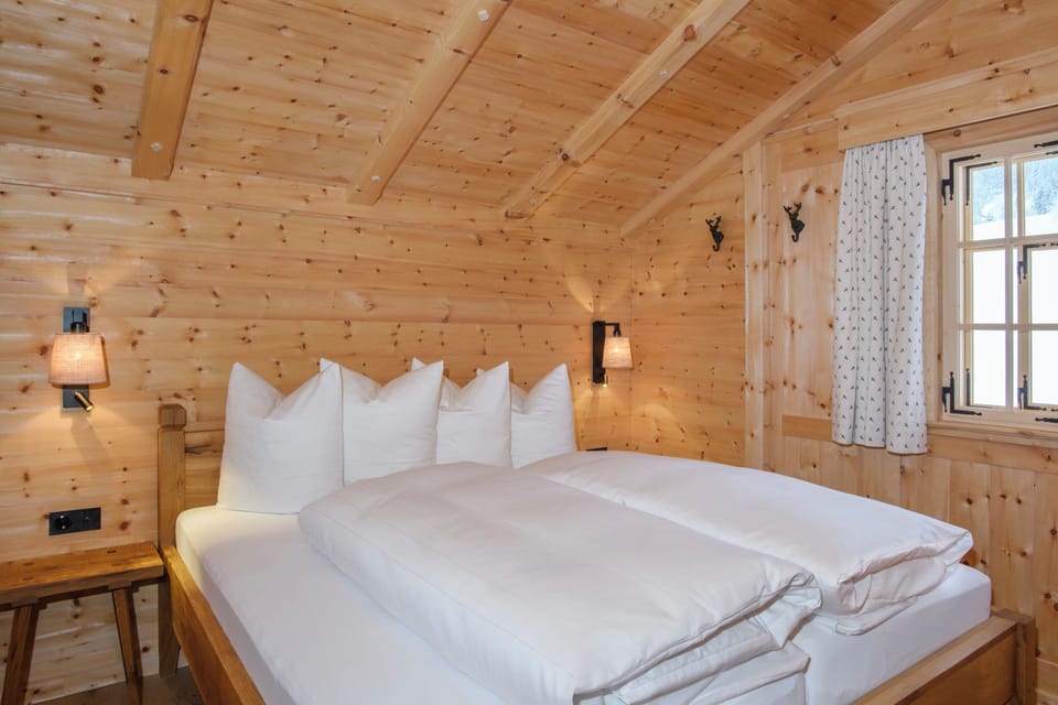 Chalet, 4 Bedrooms, Mountain View | Iron/ironing board, free WiFi
