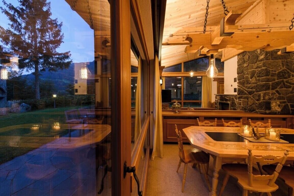 Chalet, 4 Bedrooms, Mountain View | Dining
