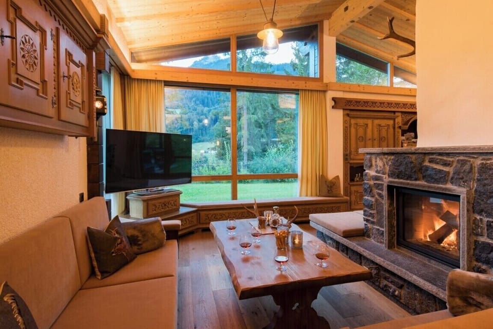 Chalet, 4 Bedrooms, Mountain View | Living area