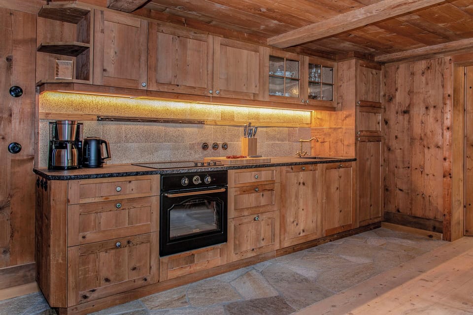 Chalet, 3 Bedrooms, Mountain View | Private kitchen