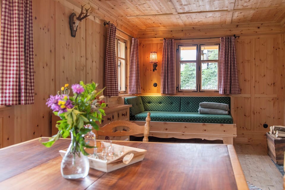Chalet, 3 Bedrooms, Mountain View | Interior