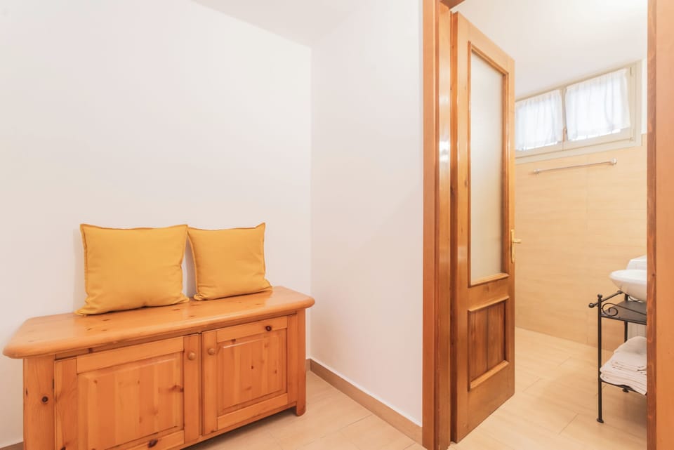 Apartment (1 Bedroom) | 1 bedroom, cribs/infant beds, bed sheets