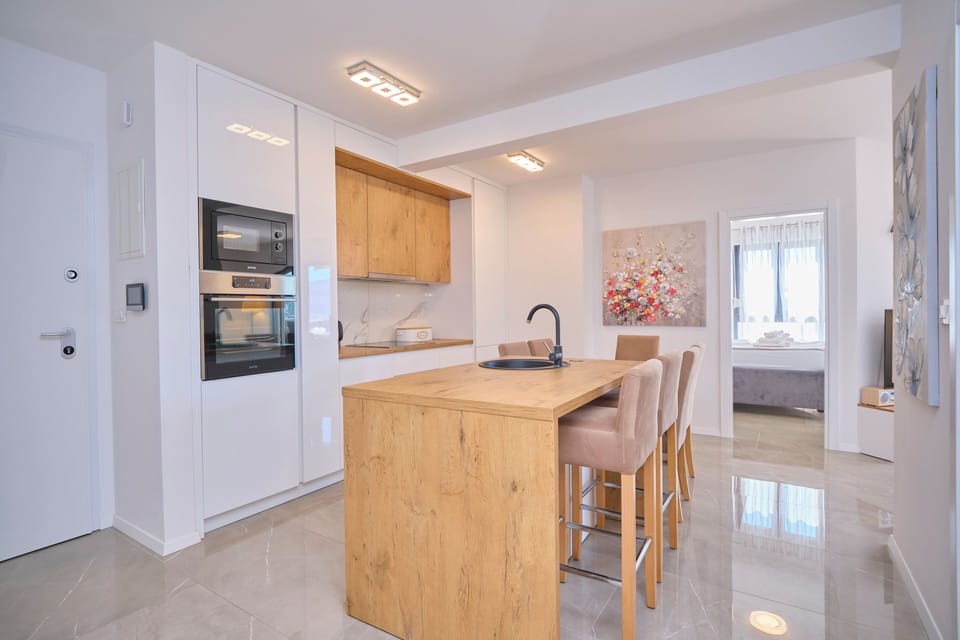 Classic Apartment, Balcony, Beach View | Private kitchen